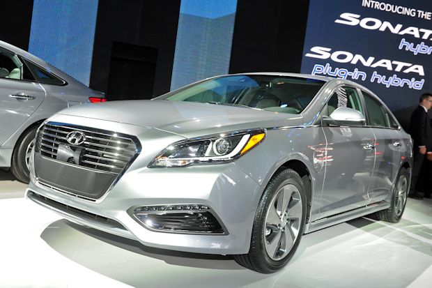 Die Plug-in-Hybridversion der koreanischen Mittelklasse-Limousine Hyundai i40/Sonata ist serienfertig.