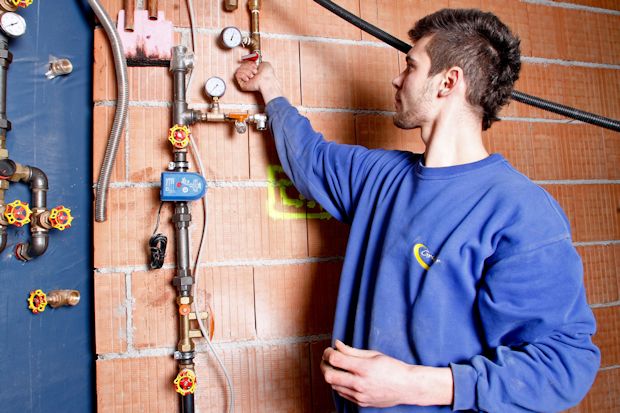 Die Trinkwasserinstallation eines Hauses muss so geplant sein, dass es nicht zu Gesundheitsgefahren durch gefährliche Keime wie die Legionellen kommen kann.