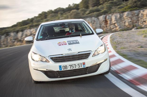 Der GTÜ testete gemeinsam mit dem ACE zwölf Sommerreifen.