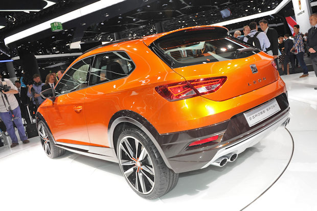 Das Konzept SEAT Leon CrossSport bietet 300 PS für die Autobahn, Allrad mit Bodenfreiheit fürs Gelände und Coupé-Chic für die Stadt.