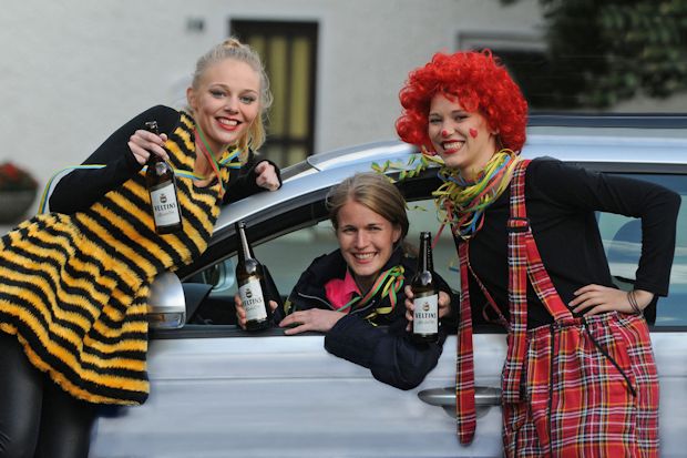 Alkoholfreies Bier empfiehlt sich an den "tollen Tagen" für all jene, die mit dem Auto unterwegs sind. Die deutschen Brauer machen sich für das Motto "Dont drink and drive" stark.