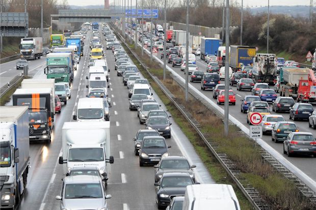 Werden Autobahnen und Fernstraßen in Deutschland bald privatisiert?
