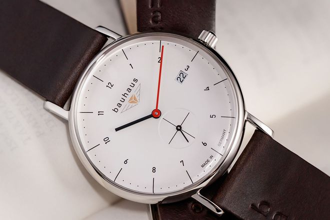 Dem Bauhaus ist eine Kollektion edler Armbanduhren gewidmet, mit denen man stilbewussten Männern und Frauen am Valentinstag eine große Freude machen kann.