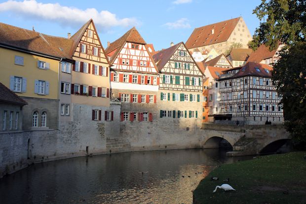 Auf der Wohnmobilroute Fachwerk & Stadtkultur kommen Reisende auch ins schöne Schwäbisch Hall.