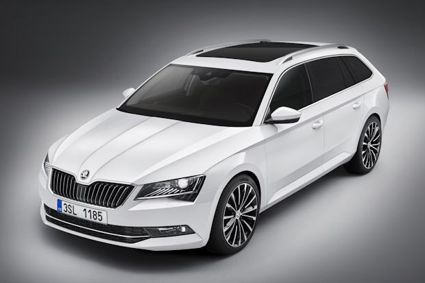 Neben praktischen Vorzügen gibt Skoda dem Superb Combi dynamisch-elegante Formen mit ausgewogenen Proportionen mit.