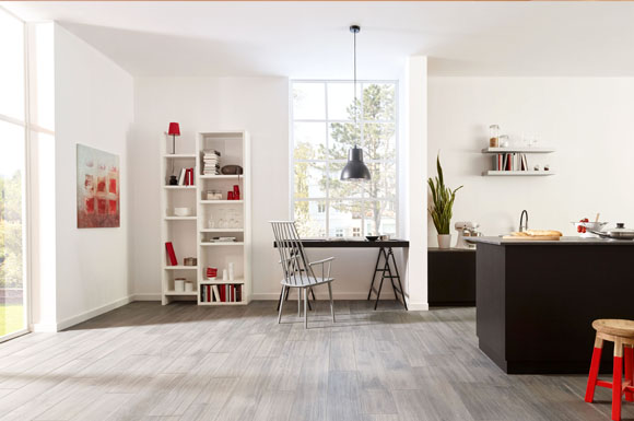 Wohnküchen voll im trend: moderne fliesen verbinden küche mit dem ... Küche fliesen mit holz verkleiden