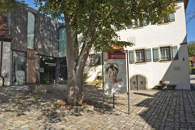 Wo einst die Synagoge stand, erinnert heute das Fränkische Museum mit einer facettenreichen Medieninstallation an die jüdische Geschichte Feuchtwangens.