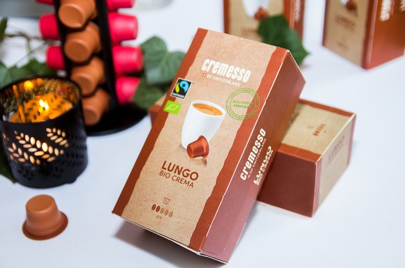 Die biologisch abbaubaren Kaffeekapseln bestehen aus nachwachsenden Rohstoffen, sind aluminiumfrei und können in Deutschland in der offiziellen Bio-Tonne, wo behördlich zugelassen, entsorgt werden.