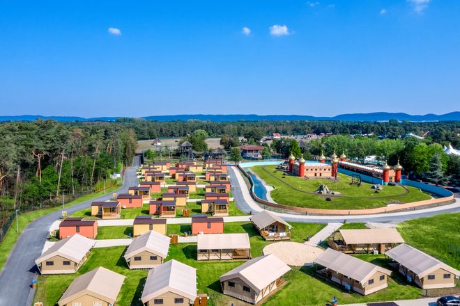 Das Erlebnisresort im Safariland Stukenbrock bietet Gästen außergewöhnliche Übernachtungsmöglichkeiten.