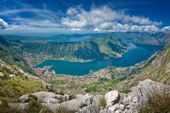 Die Bucht von Kotor ist Europas südlichster Fjord, die gleichnamige Stadt gehört zum Unesco Weltkulturerbe.