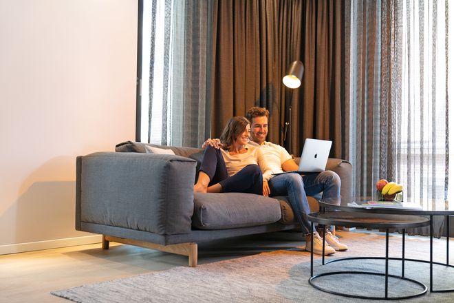 Mit der richtigen Software erledigt man die Steuererklärung bequem am eigenen Laptop oder am Smartphone.