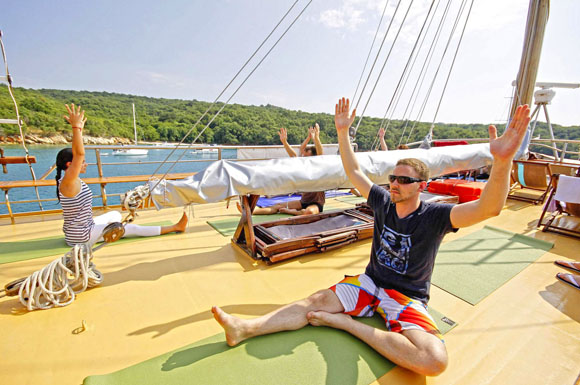 Gegenpol zum stressigen Alltag: eine Yogakreuzfahrt durch die kroatische Inselwelt.