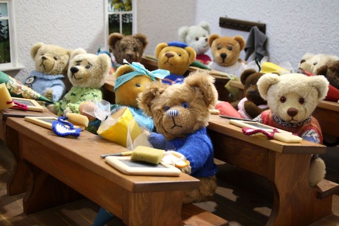 Im Teddybären-Museum können die Besucher in einer Bastelstube ihren eigenen Teddy ausstopfen.