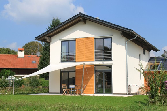 Nachhaltiges Eigenheim: Massive Mauerziegel können das Raumklima auf natürliche Weise regulieren. So verbinden sie hohen Wärmeschutz mit einem niedrigen Energieverbrauch.