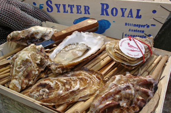 Frisch geerntet und sicher verpackt, wird die "Sylter Royal" heute bundes- und europaweit zu Gourmets und guten Restaurants verschickt.