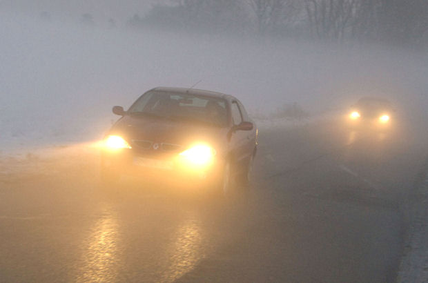 Bei Nebel muss auch tagsüber mit Abblendlicht gefahren werden.
