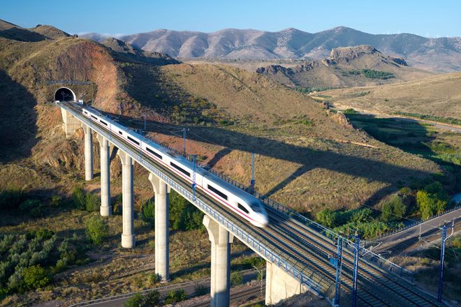 Auf den Hochgeschwindigkeitsstrecken in Spanien konkurrieren verschiedene Anbieter.