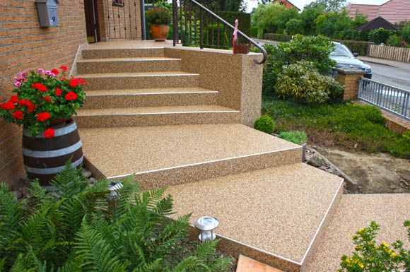 Robust und wetterfest: Auch für den Außenbereich - von der Treppe bis zur Terrasse - ist das Material sehr gut geeignet.