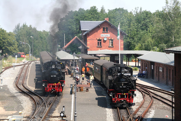 Eine Fahrt mit der dampfbetriebenen Zittauer Schmalspurbahn darf beim Urlaub in der Ferienregion nicht fehlen.