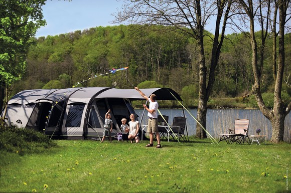 Mit einer guten Vorbereitung und einer hochwertigen Ausstattung wird der Campingurlaub zum kurzweiligen Abenteuer für die ganze Familie.
