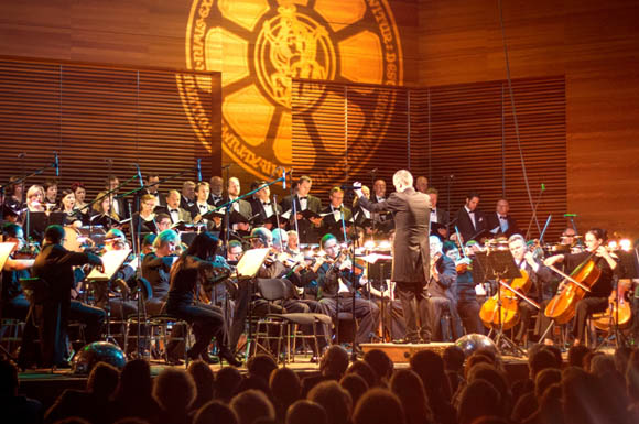 "Carmina Burana": Im Einklang mit den berühmtesten Ouvertüren und Opernchören anlässlich des 35. Todestages von Carl Orff 