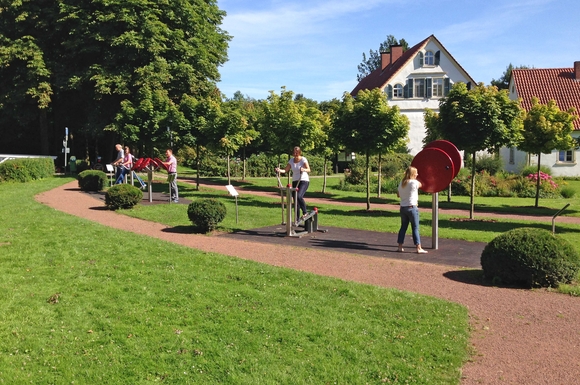 Im Kurpark kann jeder seine Beweglichkeit und Fitness sanft unter freiem Himmel trainieren.