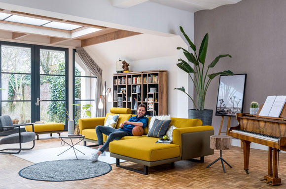 Sofas sollten gemütlich und funktional sein. Sie dürfen auch gern Farbe zeigen.