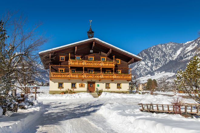 Bei einem Urlaub auf dem Bauernhof kann man die reizvollen Landschaften Österreichs auf die sanfte Art entdecken. Inklusive Wellness und Entspannung. Im Bild der Zittrauerhof in Bad Hofgastein.