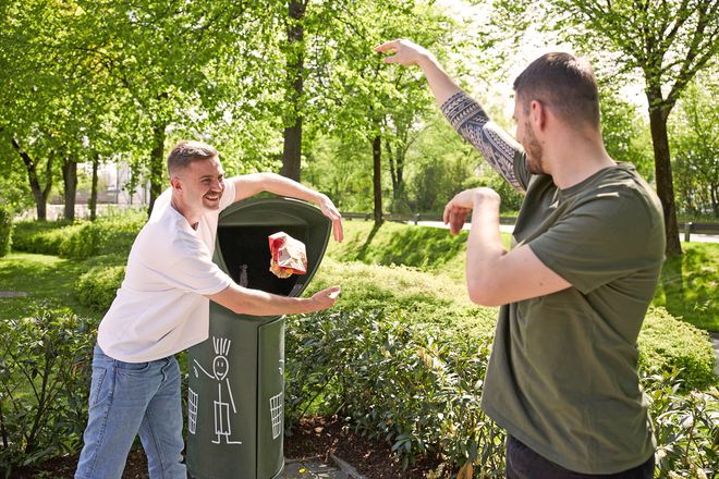 Abfälle wegzuwerfen kann auch Spaß machen - umso mehr mit den neuen speziellen Müllbehältern.