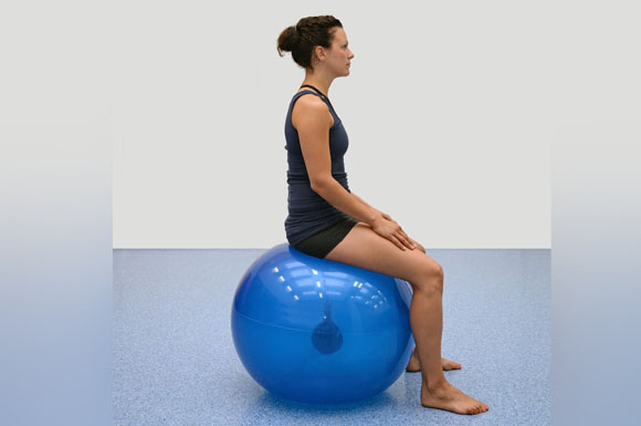 Ein Pendel, der sich im Inneren des Balls mit einem Gewicht von zwei oder vier Kilogramm bewegt, unterstützt das effektive Rückentraining.