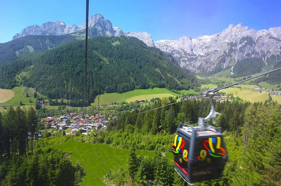 Mit der Seilbahn geht es bequem und mit toller Aussicht hinauf auf den Rosnerköpfl.