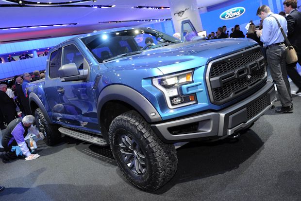 Der Ford F-150, meistverkauftes Auto der USA, kommt in einer scharfen Raptor-Version mit bis zu 500 PS.