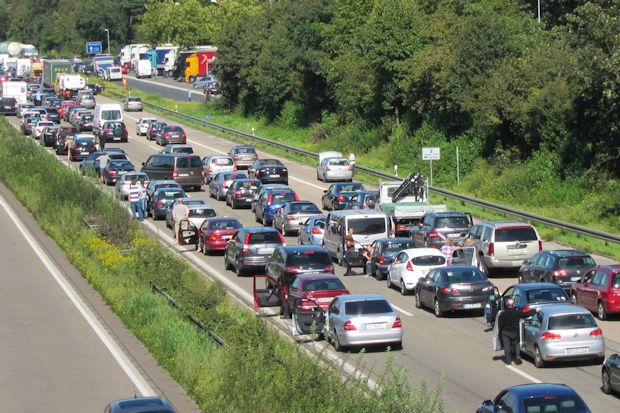 Der wichtige Fernstraßenausbau geht in Deutschland nur schleppend voran.