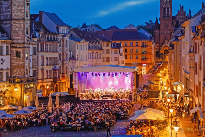 Ein Sommermoment voller Klang erwartet Besucherinnen und Besucher beim Classic Open Air am 19. und 20. Juni 2026 auf dem Altenburger Marktplatz, veranstaltet vom Theater Altenburg Gera.