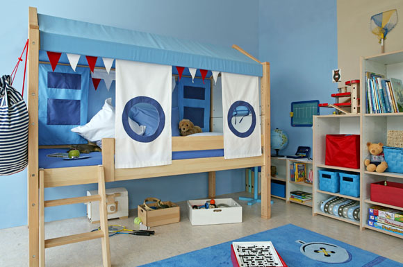 Cool und praktisch soll sie sein, die Einrichtung im Kinderzimmer. Budgetschonend sind zudem Möbel, die sich immer wieder umbauen lassen.