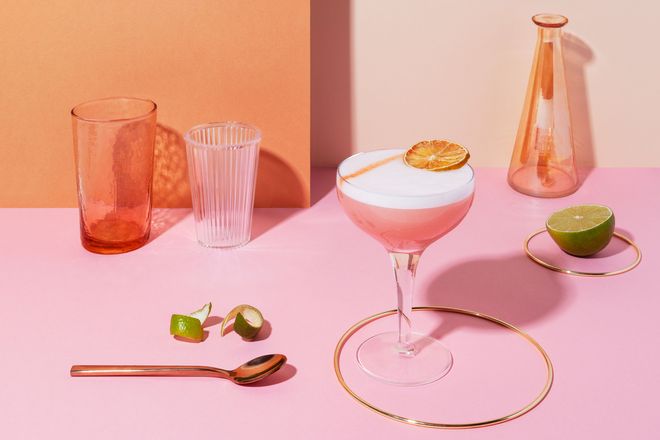 Der "Pink Passion" ist ein cremig-süßer Cocktail, für dessen Zubereitung ein Shaker benötigt wird.
