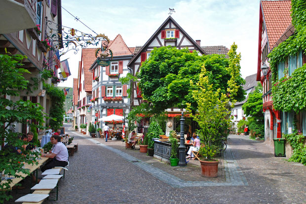 Enge Gassen und schmucke Fachwerkhäuser sind die Zierde der historischen Altstadt von Besigheim, "Deutschlands schönstem Weindorf".