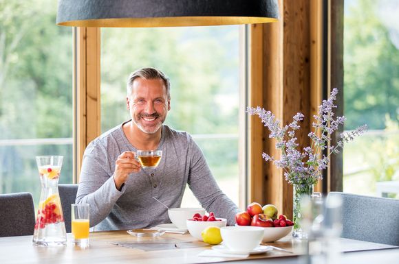 Natürliches Power-Food: Basische Lebensmittel wie frisches Obst und Getreidebrei bringen die nötige Energie fürs Work-out.