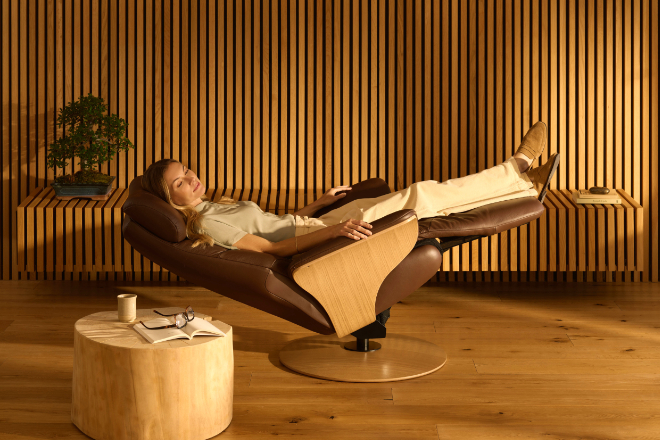 Einfach mal abschalten: In entspannter Position im Lieblingssessel ist der stressige Alltag ganz schnell vergessen.