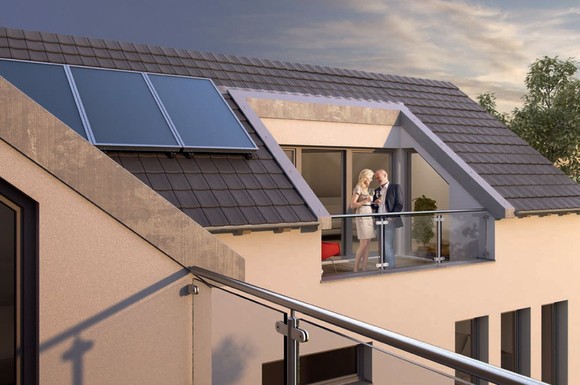 Eine solarthermische Anlage passt auf nahezu jedes Dach. Sie nutzt kostenlose Sonnenwärme und unterstützt damit die Heizungsanlage im Keller.