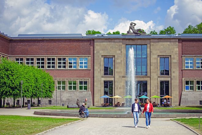 Der D&uuml;sseldorfer Kunstpalast ist &uuml;berregional bekannt.
