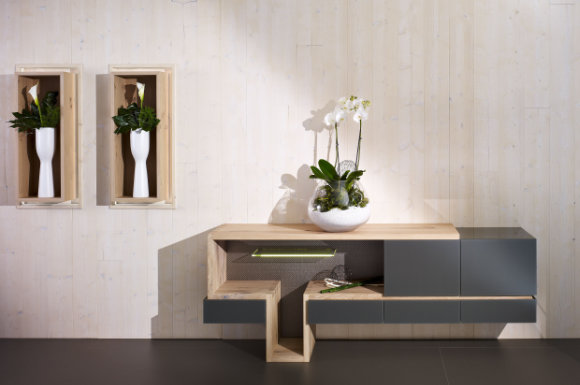 Klassisches Design in modernem Look. Hochwertige Designmöbel aus Massivholz verleihen dem Zuhause eine individuelle Atmosphäre.
