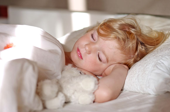 Die sanften, ruhigen Bewegungen des Wassers in der Matratze lassen Kinder oft besonders gut schlafen.