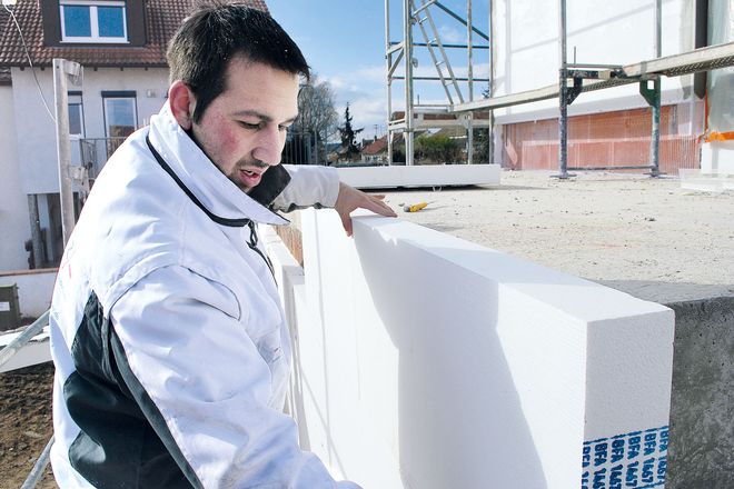 Die Verarbeitung durch erfahrene Fachhandwerker stellt sicher, dass die Dämmung über Jahrzehnte ihren Zweck erfüllt. Das eingesetzte EPS ist zu hundert Prozent recyclebar.