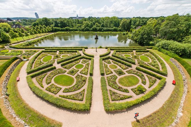 Der Barockgarten von Schloss Gottorf ist eine der beeindruckendsten Sehenswürdigkeiten von Schleswig.