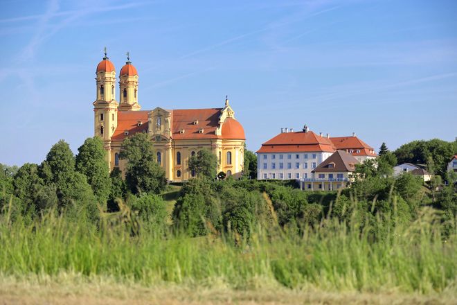 Ein Fürstpropst hat die Wallfahrtskirche Schönenberg erbauen lassen.