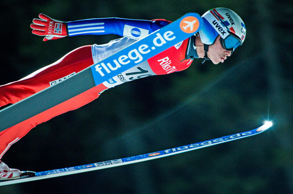 Höhenflug zum Sieg: Bei den Skisprung-Wettbewerben ist stets auch eine Portion Nervenkitzel dabei.