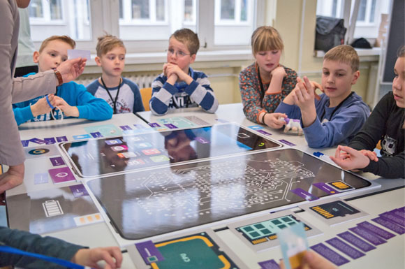 Durch kindgerechte Kurse werden Kinder "fit" für den Umgang mit digitalen Medien.