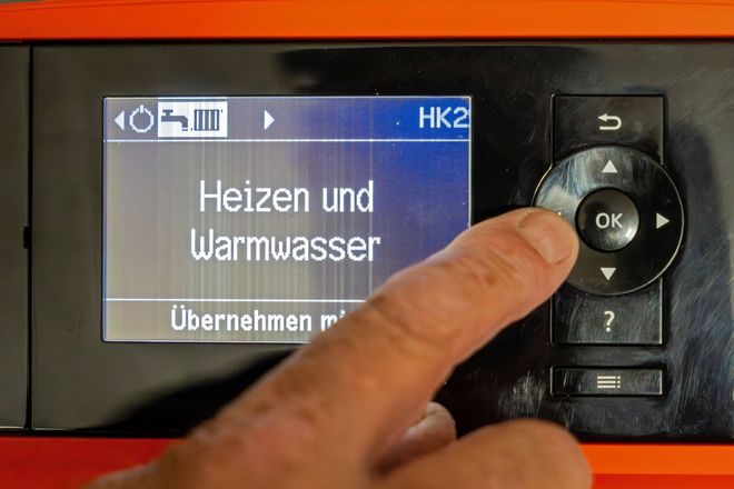 Heizen und Warmwasser aus dem Erdreich: Gerade bei der Altbaumodernisierung bietet die Nutzung von Erdwärme viele Vorteile.