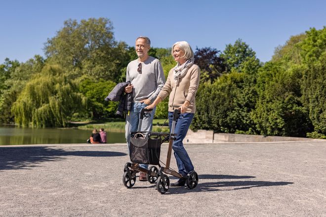 Die Mobilitätshilfe für den Urlaub lässt sich einfach bei einem Fachhändler vor Ort mieten.